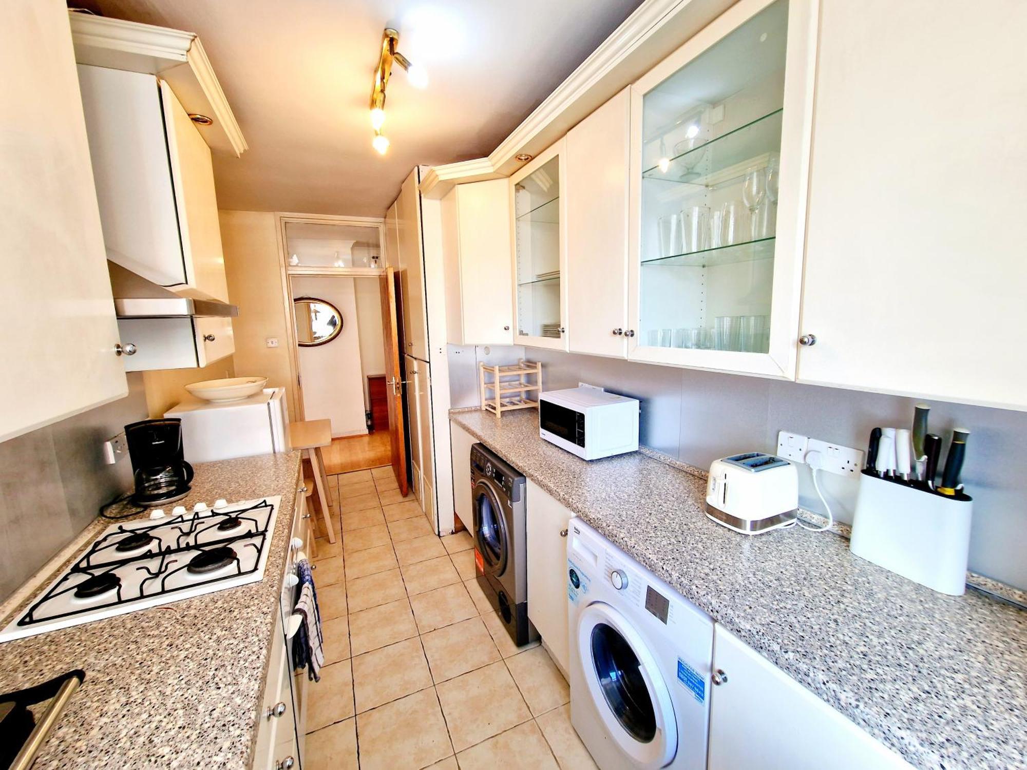 Bright & Spacious Home In Building With Lift, Right Next To Bayswater Station - Walk To Kensington Palace, Hyde Park, Little Venice & Notting Hill لندن المظهر الخارجي الصورة