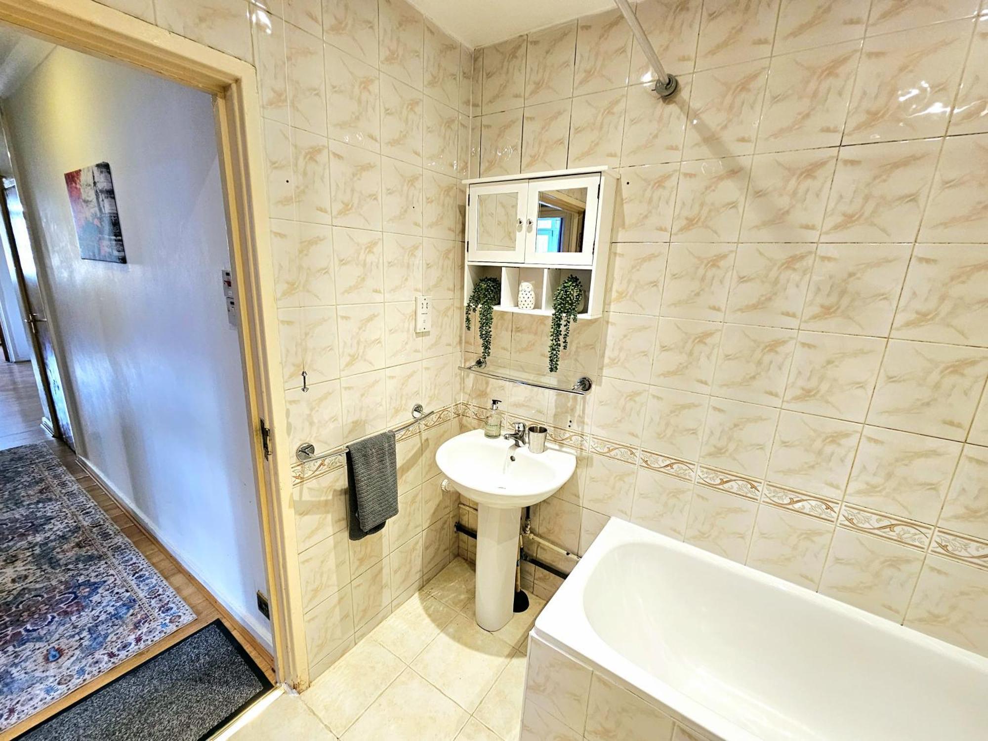 Bright & Spacious Home In Building With Lift, Right Next To Bayswater Station - Walk To Kensington Palace, Hyde Park, Little Venice & Notting Hill لندن المظهر الخارجي الصورة