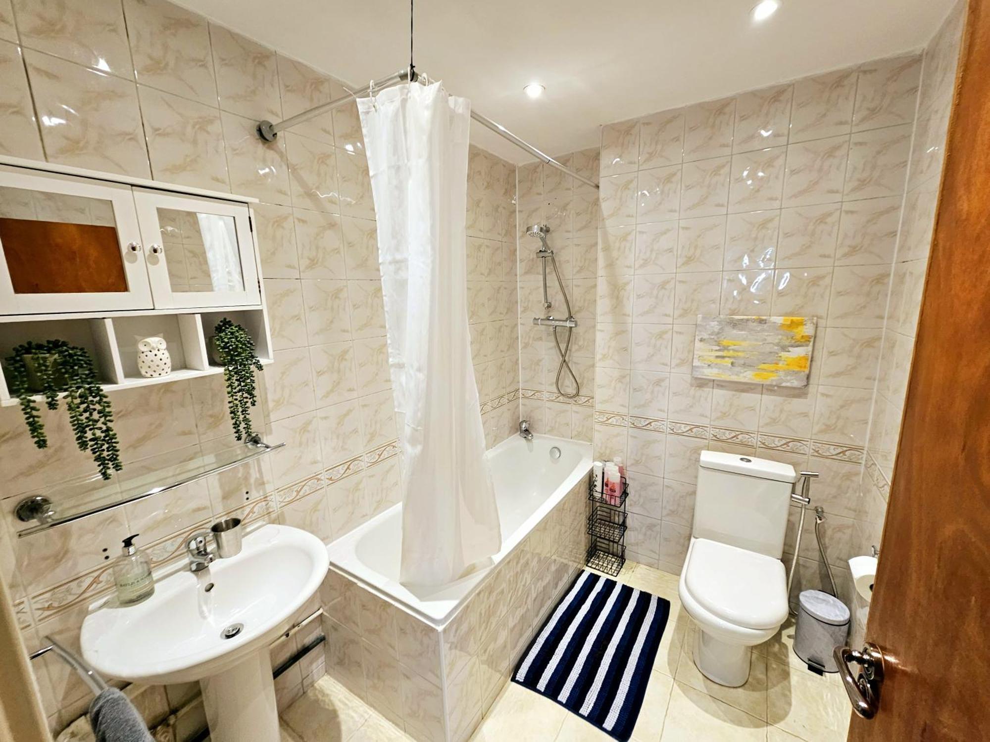 Bright & Spacious Home In Building With Lift, Right Next To Bayswater Station - Walk To Kensington Palace, Hyde Park, Little Venice & Notting Hill لندن المظهر الخارجي الصورة